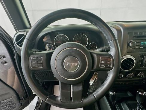 Used 2016 Jeep Wrangler Unlimited Sahara w/ Connectivity Group image 12