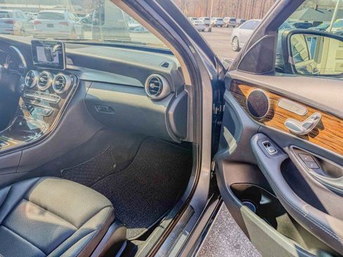 Used 2018 Mercedes-Benz C 300 4MATIC Sedan w/ Premium Package image 15