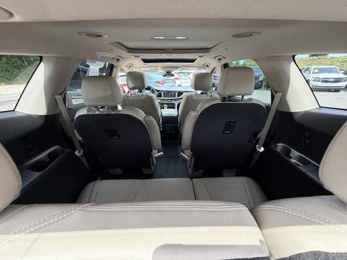 Used 2019 Buick Enclave Premium w/ Experience Buick Package FWD image 18