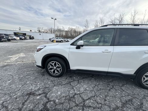Used 2019 Subaru Forester Premium w/ All-Weather Package image 34