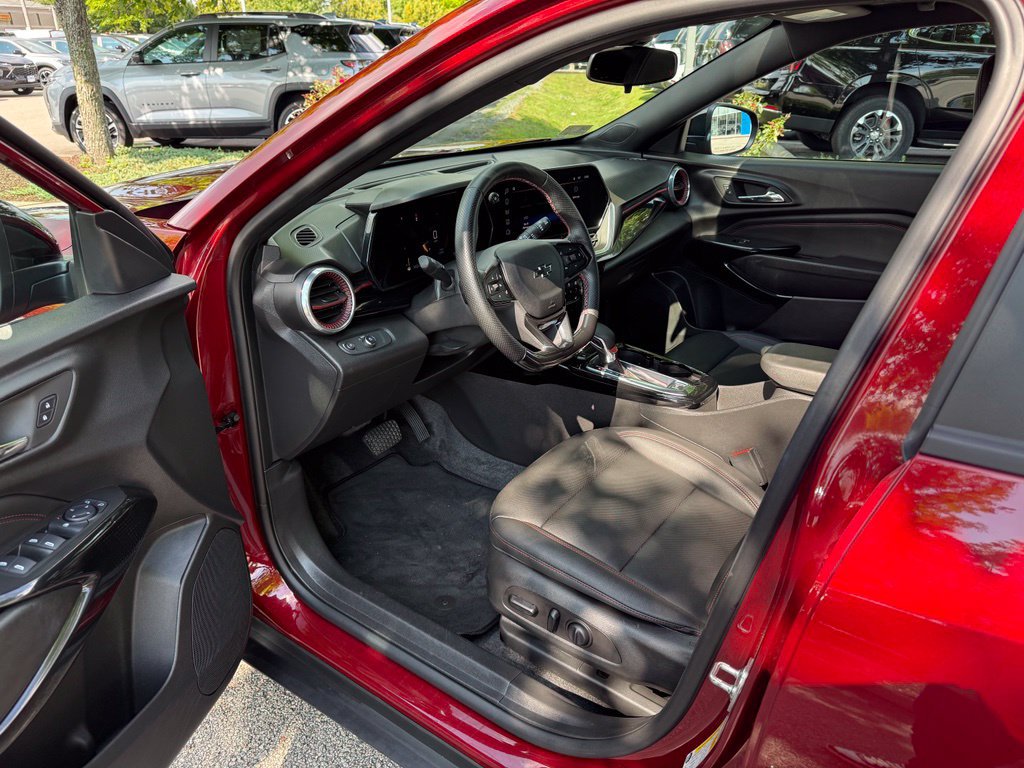 Used 2025 Chevrolet Trax RS w/ Driver Confidence Package FWD image 12
