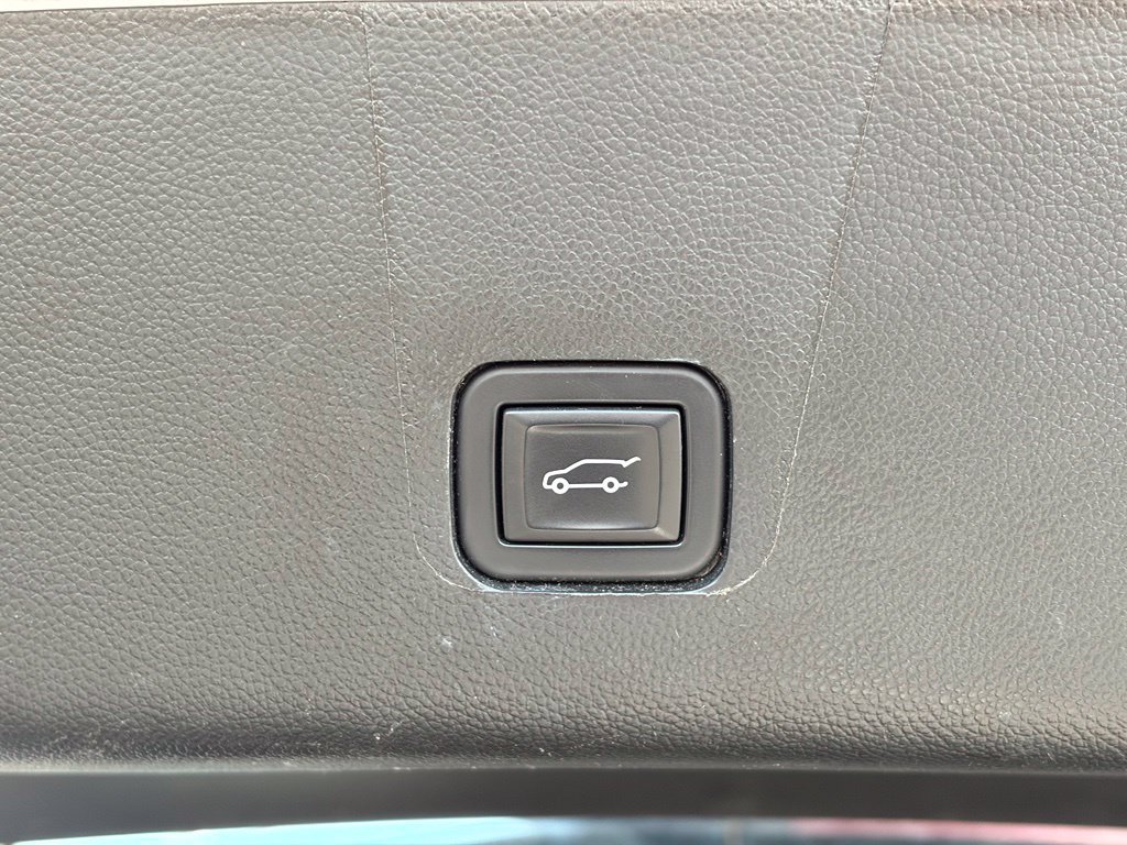Used 2023 Chevrolet Traverse Premier w/ Redline Edition AWD/4WD image 14