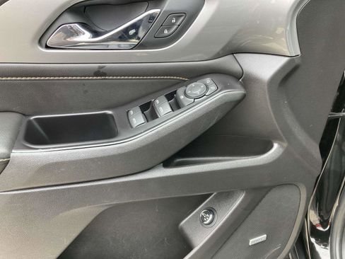 Used 2018 Chevrolet Traverse LT image 12