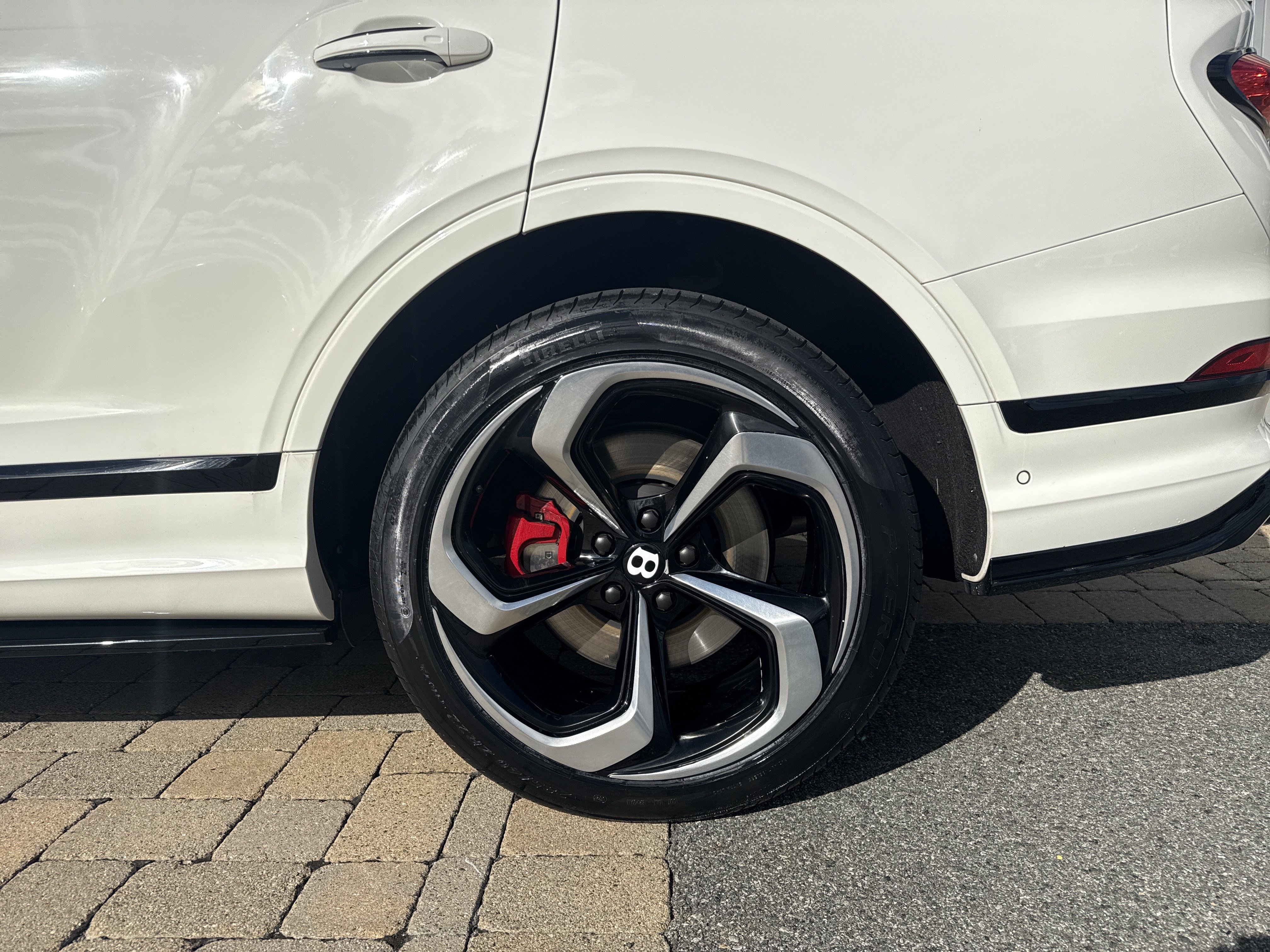 Used 2022 Bentley Bentayga AWD/4WD image 9