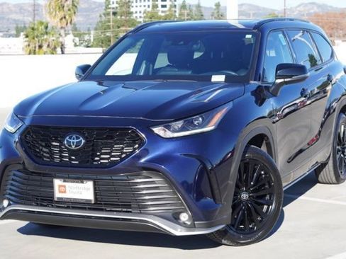 Used 2024 Toyota Highlander XSE image 4