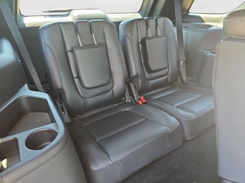 Used 2019 Ford Explorer XLT w/ XLT Sport Appearance Package AWD/4WD image 19