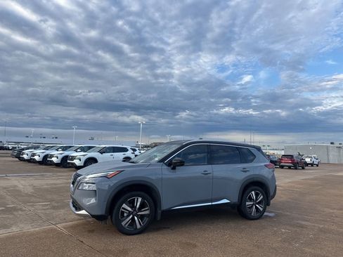 Used 2023 Nissan Rogue Platinum w/ Platinum Premium Package AWD/4WD image 12