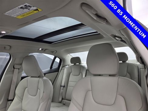 Used 2022 Volvo S60 B5 Momentum image 30