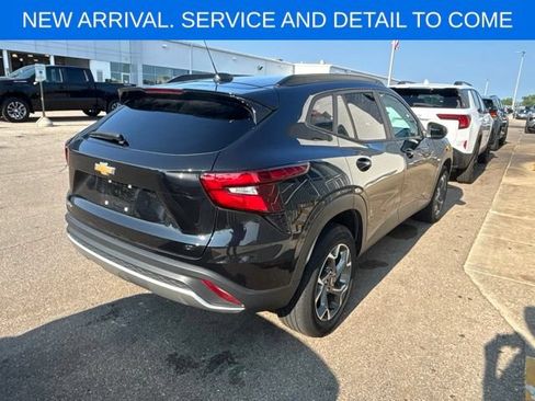 Certified 2025 Chevrolet Trax LT FWD image 8