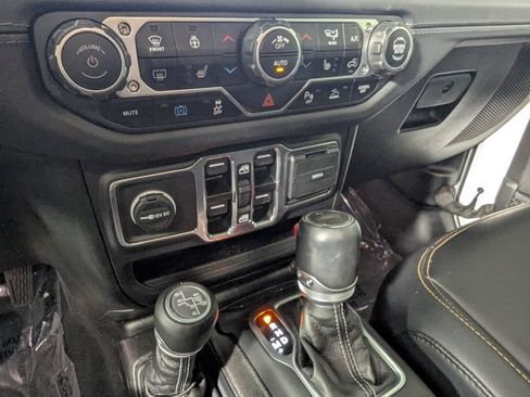 Used 2024 Jeep Wrangler Unlimited Sahara w/ Technology Group AWD/4WD image 22