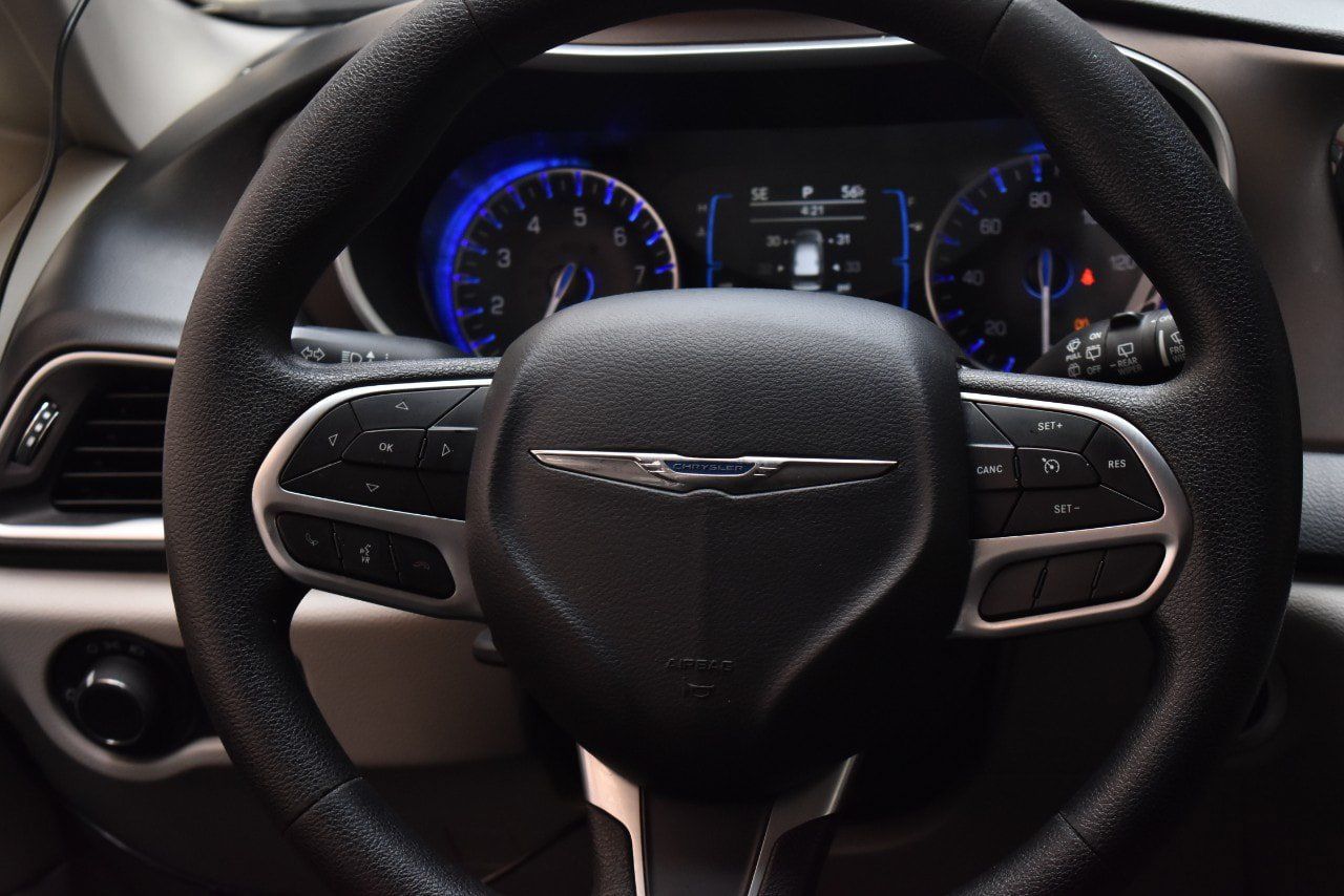 Used 2019 Chrysler Pacifica L FWD image 25
