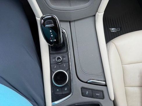 Used 2021 Cadillac XT5 Premium Luxury w/ LPO, Floor Liner Package AWD/4WD image 5