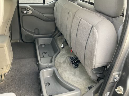 Used 2018 Nissan Frontier PRO-4X image 42