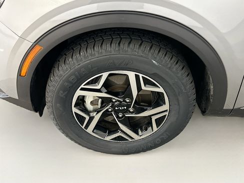 Used 2024 Kia Sportage LX image 11