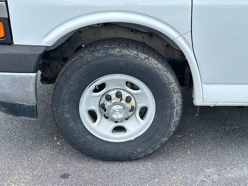 Used 2017 Chevrolet Express 3500 LT w/ LT Preferred Equipment Group RWD image 11