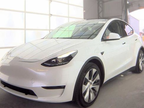 Used 2021 Tesla Model Y Long Range AWD/4WD image 3