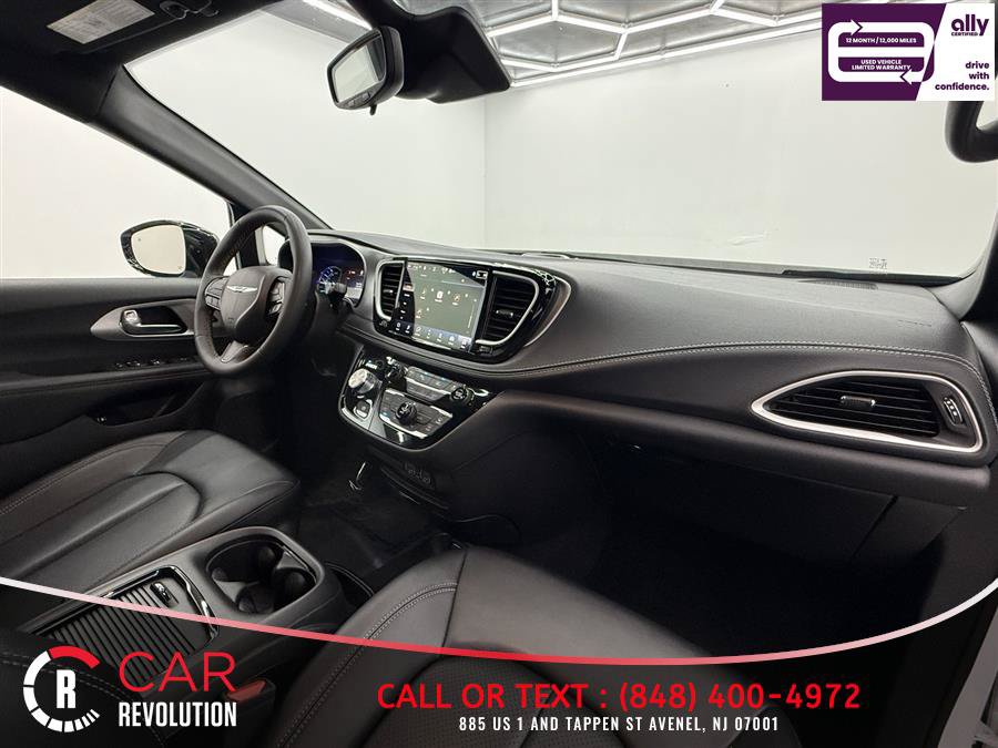 Used 2024 Chrysler Pacifica Limited FWD image 39