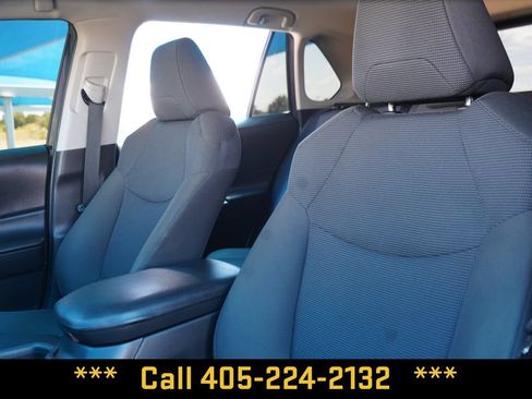Used 2023 Toyota RAV4 LE AWD/4WD image 18
