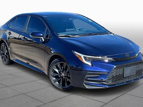 Used 2025 Toyota Corolla SE image 3