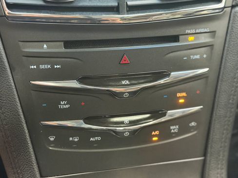 Used 2013 Lincoln MKT AWD image 32