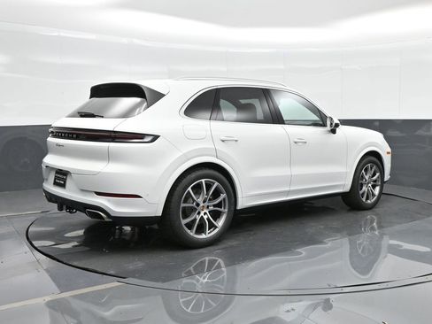 New 2025 Porsche Cayenne image 7
