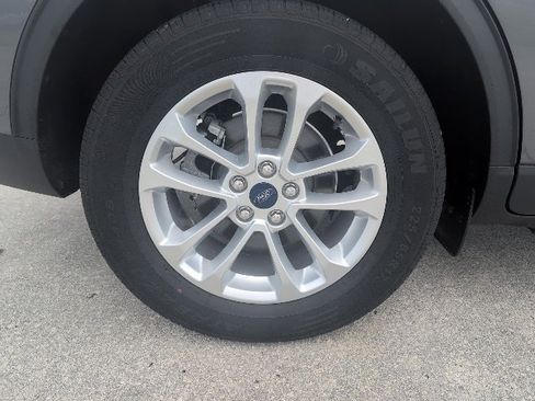 Used 2021 Ford Escape SE w/ Cold Weather Package image 9