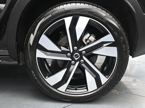 Used 2025 Volvo XC40 B5 Plus AWD/4WD image 22