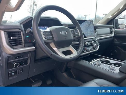 Used 2022 Ford Expedition XLT image 26
