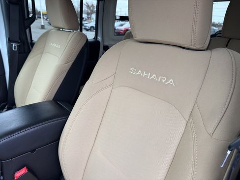 Used 2019 Jeep Wrangler Unlimited Sahara image 13