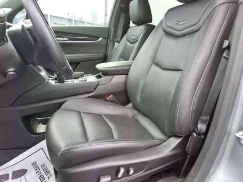 Used 2023 Cadillac XT6 Premium Luxury w/ Technology Package FWD image 12