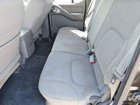 Used 2019 Nissan Frontier SV image 11