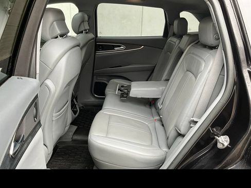 Used 2019 Lincoln Nautilus Reserve w/ Driver Assistance Package AWD/4WD image 11