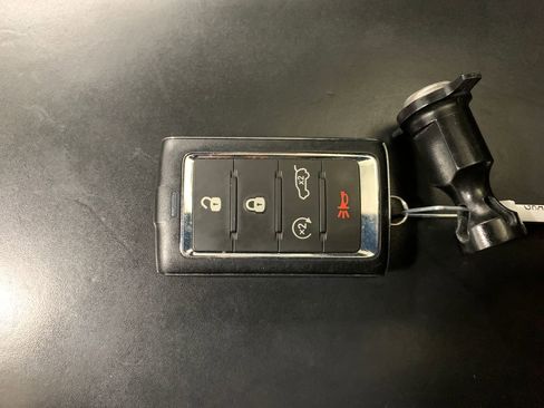 Used 2023 Jeep Grand Cherokee L Summit w/ Luxury Tech Group V AWD/4WD image 19