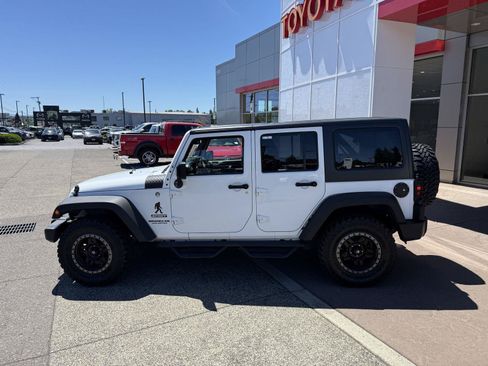 Used 2015 Jeep Wrangler Unlimited Sport w/ Quick Order Package 24S AWD/4WD image 3