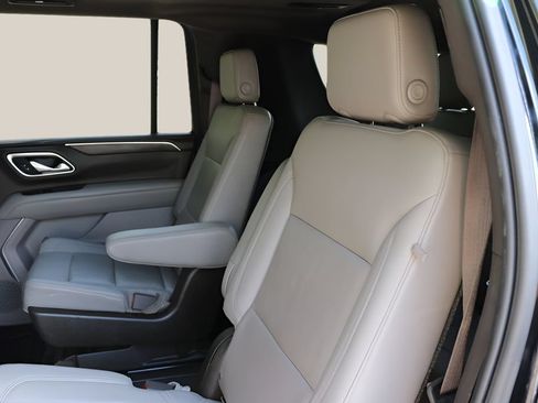 Used 2021 Chevrolet Suburban Z71 w/ Luxury Package AWD/4WD image 18