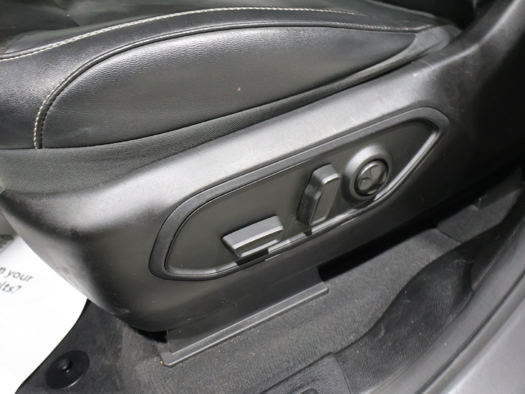 Used 2024 Jeep Grand Cherokee L Altitude AWD/4WD image 11