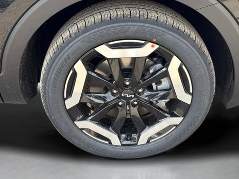 New 2025 Kia Telluride S image 9