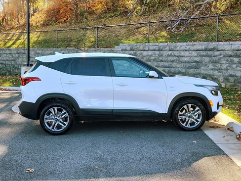 Used 2023 Kia Seltos LX image 11