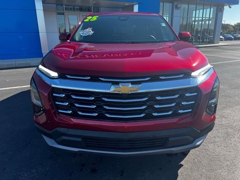 Used 2025 Chevrolet Equinox LT FWD image 2