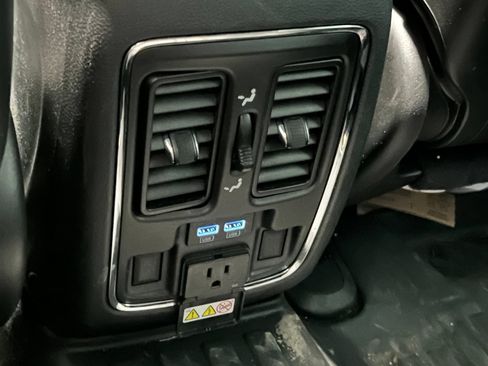 Used 2022 Jeep Grand Cherokee Limited AWD/4WD image 36