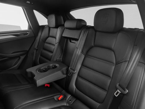 Used 2025 Porsche Macan image 41