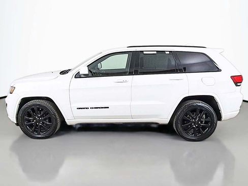Used 2018 Jeep Grand Cherokee Altitude AWD/4WD image 13