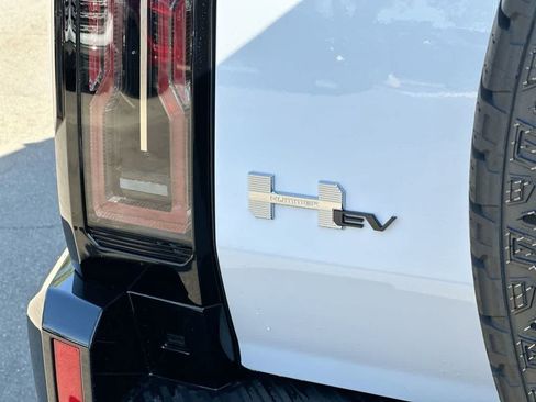 Used 2025 GMC Hummer EV 3X w/ LPO, Cargo Utility Package image 32