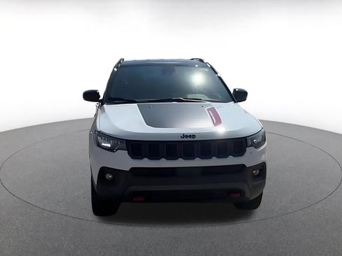 Used 2025 Jeep Compass Trailhawk AWD/4WD image 4