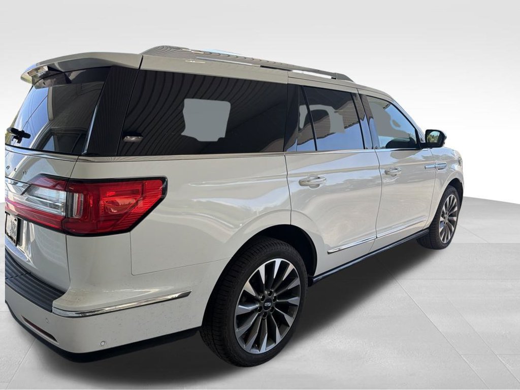 Used 2021 Lincoln Navigator Reserve AWD/4WD image 4