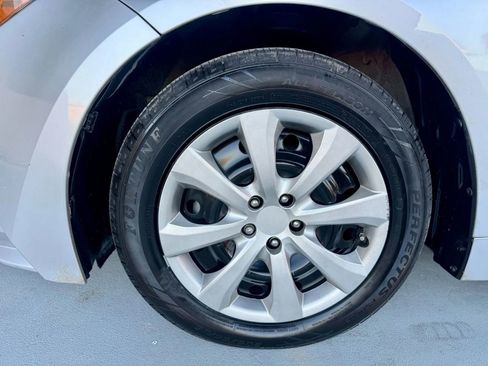 Used 2021 Toyota Corolla LE image 10