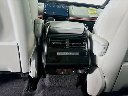 New 2026 Land Rover Range Rover Sport SE image 25