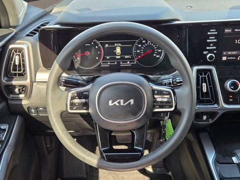 Used 2023 Kia Sorento LX FWD image 19