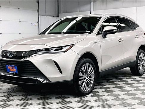 Used 2021 Toyota Venza XLE image 11