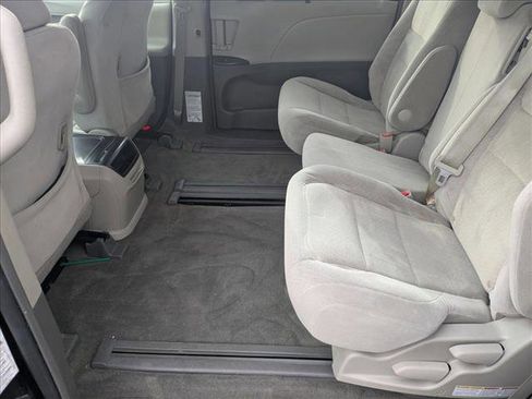Used 2015 Toyota Sienna LE image 17